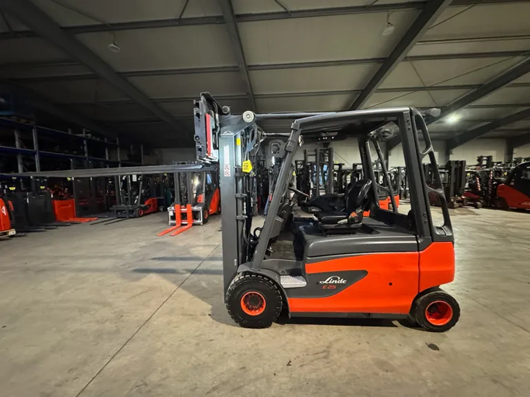 2018 Linde E25L 2.500kg Triplex 476cm 3.+4. Ventil 193cm Gabelversteller Elektrostapler Gabelstapler 12.479 Stunden